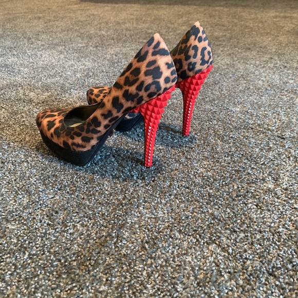 Rachel Roy Leopard pumps - Picture 2 of 2
